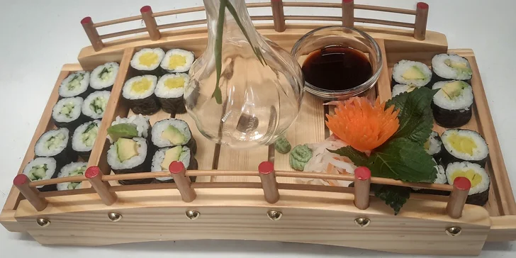 Sushi sety dle výběru v nově otevřené fusion restauraci: 24 až 50 maki a nigiri