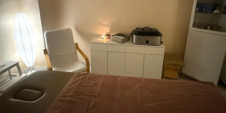 Hřejivý obklad s ájurvedskými bylinami, masáž zad a šíje nebo zábal pro 1 osobu