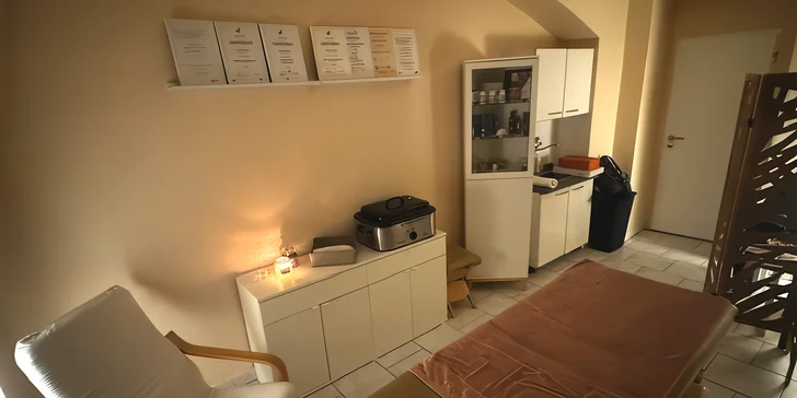 Hřejivý obklad s ájurvedskými bylinami, masáž zad a šíje nebo zábal pro 1 osobu