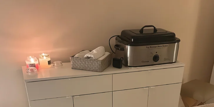 Hřejivý obklad s ájurvedskými bylinami, masáž zad a šíje nebo zábal pro 1 osobu