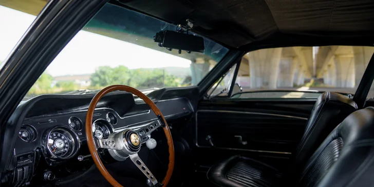 Jízda zpátky časem: spolujízda či půjčení Mustangu Eleanor z roku 1967, V8, výfuky Magnaflow