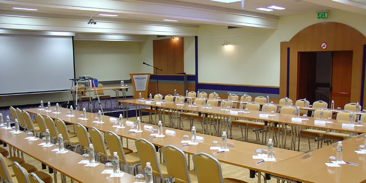 Julské Alpy: hotel Kompas**** u sjezdovky, třídenní skipas, polopenze i vstup do vodního parku