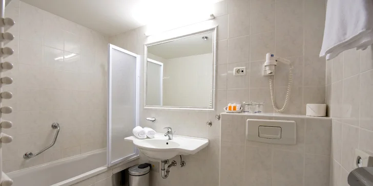 Julské Alpy: hotel Kompas**** u sjezdovky, třídenní skipas, polopenze i vstup do vodního parku