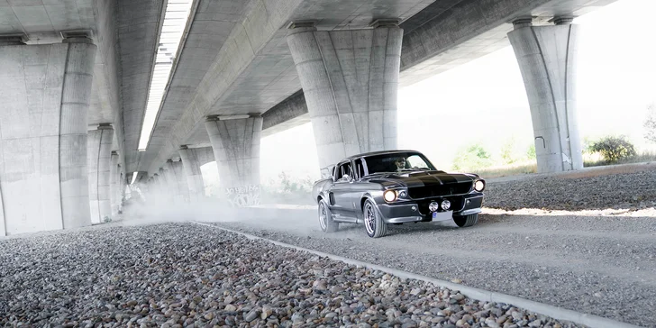Jízda zpátky časem: spolujízda či půjčení Mustangu Eleanor z roku 1967, V8, výfuky Magnaflow