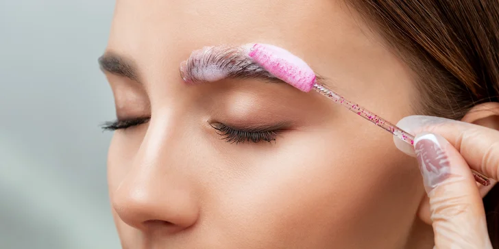 Pohled jako z katalogu: laminace obočí či lash lifting i balíček laminace