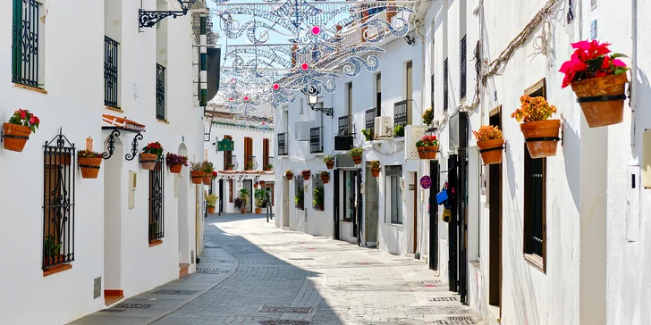 Adventní Malaga letecky: 3 noci se snídaní v hotelu u moře, výlety do Alhambry a Mijas