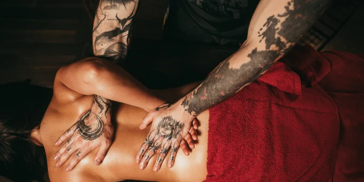 Hodina božské relaxace pro pár: tajemná masáž, klasická či Lomi Lomi