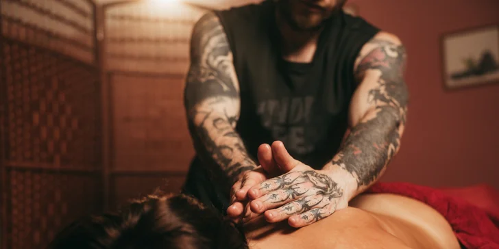 Hodina božské relaxace pro pár: tajemná masáž, klasická či Lomi Lomi