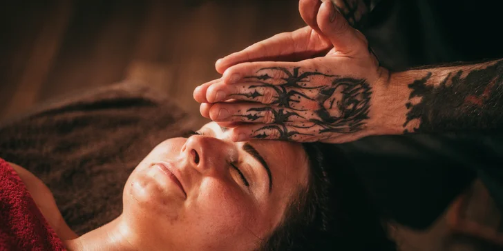 Hodina božské relaxace pro pár: tajemná masáž, klasická či Lomi Lomi
