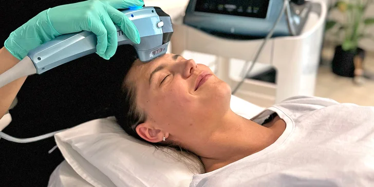 Rozmazlete se: dárkový poukaz na přístrojová ošetření do salónu Better You, 2500–⁠⁠⁠⁠⁠⁠15000 Kč