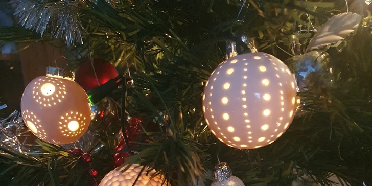 Kurz tvoření z porcelánu pro 1 nebo 2 osoby: šperky, svícny i aromalampy vč. glazování