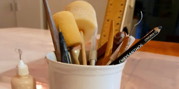 Kurz tvoření z porcelánu pro 1 nebo 2 osoby: šperky, svícny i aromalampy vč. glazování