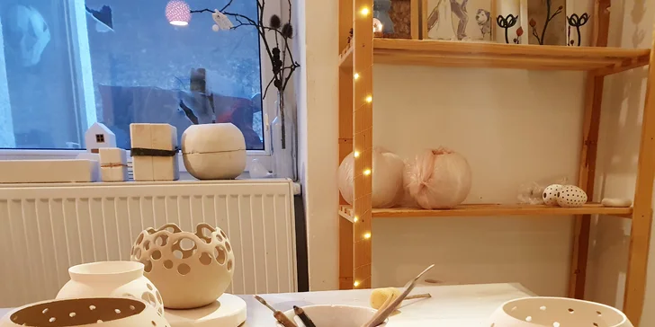 Kurz tvoření z porcelánu pro 1 nebo 2 osoby: šperky, svícny i aromalampy vč. glazování