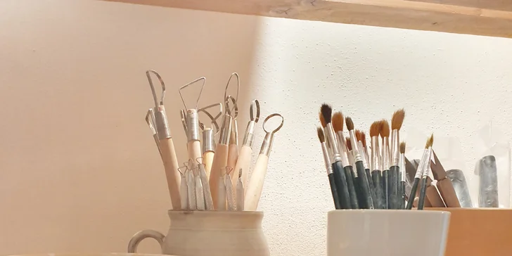 Kurz tvoření z porcelánu pro 1 nebo 2 osoby: šperky, svícny i aromalampy vč. glazování