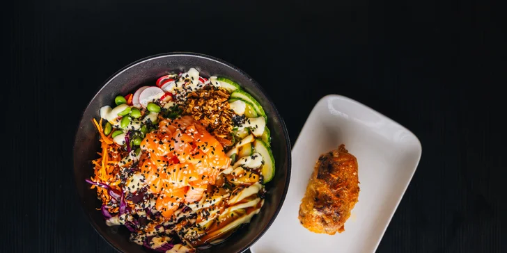 Havajský poke bowl podle výběru ze 3 druhů a bubble tea na odnos s sebou