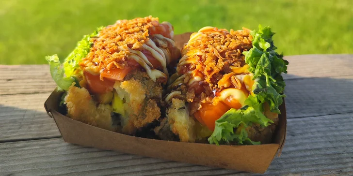 SushiDog a bubble tea na odnos s sebou pro 1 i 2 osoby: s čerstvým lososem či trhaným masem nebo s krevetami