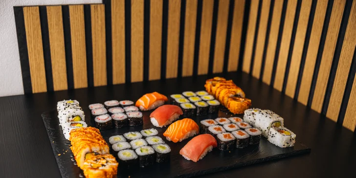 Pestré sety 18–78 ks sushi s lososem, tuňákem či zeleninou vč. bubble tea na odnos s sebou