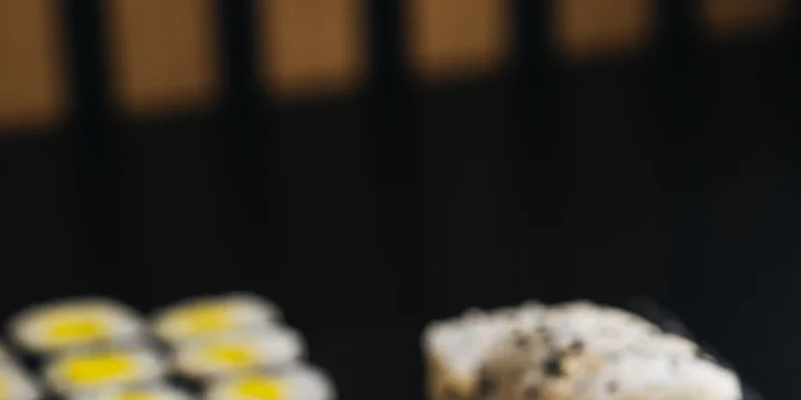 Pestré sety 18–78 ks sushi s lososem, tuňákem či zeleninou vč. bubble tea na odnos s sebou