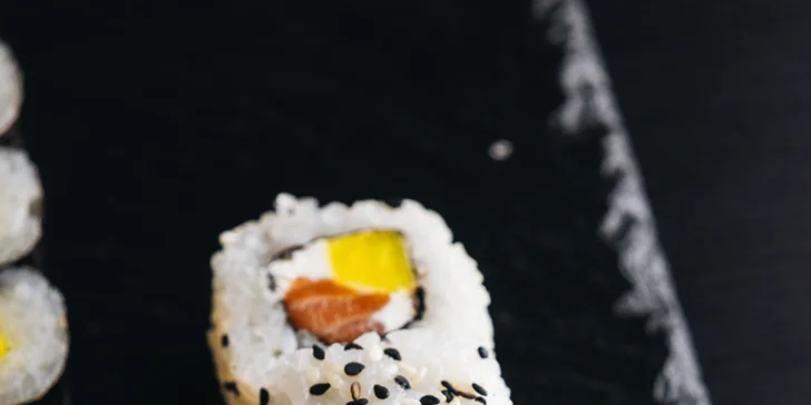 Otevřené vouchery do Sushi hub: 500 Kč až 2 000 Kč na sushi k odnosu s sebou