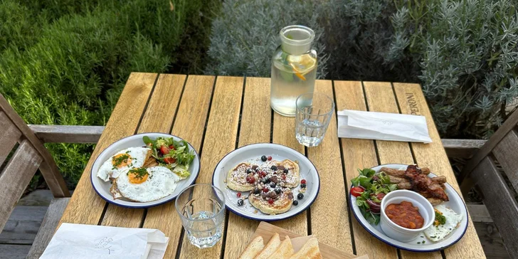 Snídaně pro 1 nebo 2 osoby v kavárně na Vyšehradě: farmářské dobroty, káva v ceně