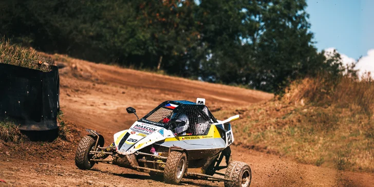 Jízda ve speciální závodní buggy Kartcross na 4 tratích po celé ČR i s certifikátem, záznamem a občerstvením