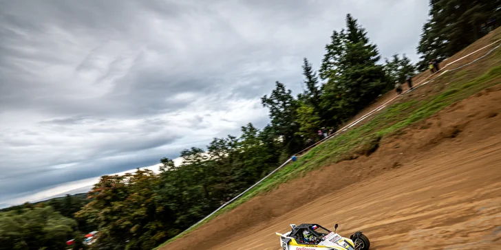 Jízda ve speciální závodní buggy Kartcross na 4 tratích po celé ČR i s certifikátem, záznamem a občerstvením