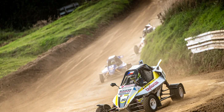 Jízda ve speciální závodní buggy Kartcross na 4 tratích po celé ČR i s certifikátem, záznamem a občerstvením
