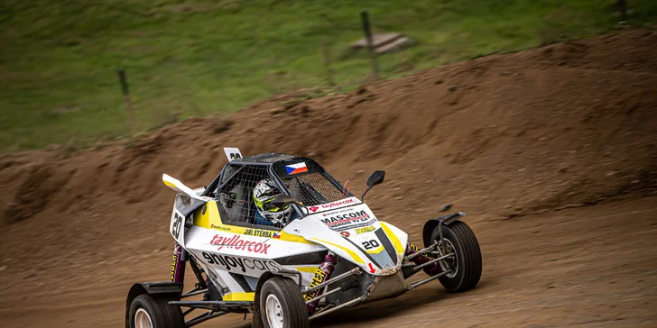 Jízda ve speciální závodní buggy Kartcross na 4 tratích po celé ČR i s certifikátem, záznamem a občerstvením