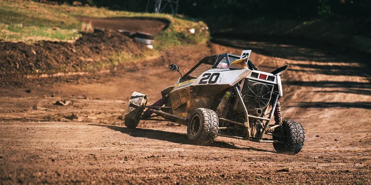 Jízda ve speciální závodní buggy Kartcross na 4 tratích po celé ČR i s certifikátem, záznamem a občerstvením