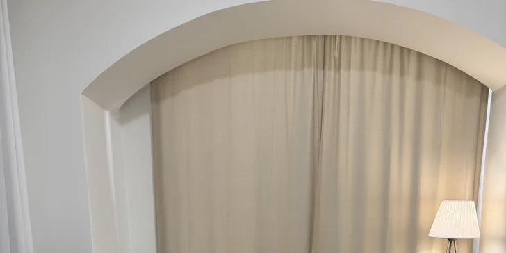 Zářivá pleť bez vrásek: základní péče, masáže obličeje i luxusní kosmetický rituál