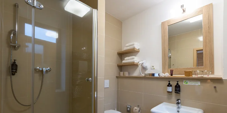 Pobyt v srdci Štiavnických vrchů: polopenze a neomezený relax ve wellness