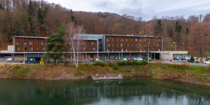 Pobyt v srdci Štiavnických vrchů: polopenze a neomezený relax ve wellness