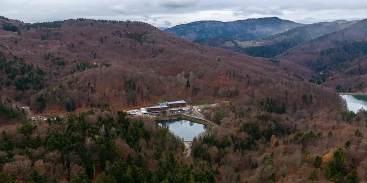 Pobyt v srdci Štiavnických vrchů: polopenze a neomezený relax ve wellness