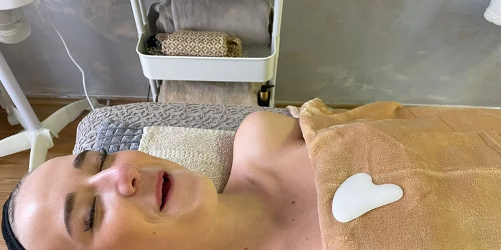 Liftingové kosmetické ošetření gua sha pro ženy: 30, 60 nebo 90 min.
