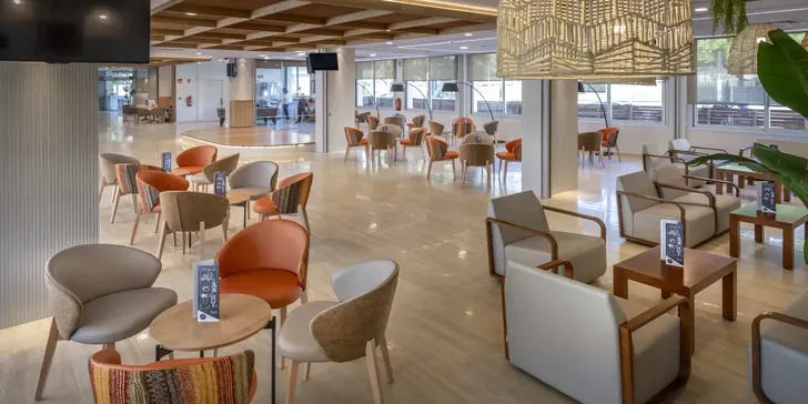 Letecky do Španělska: 4* hotel GHT Oasis Tossa, polopenze, bazén i animační programy