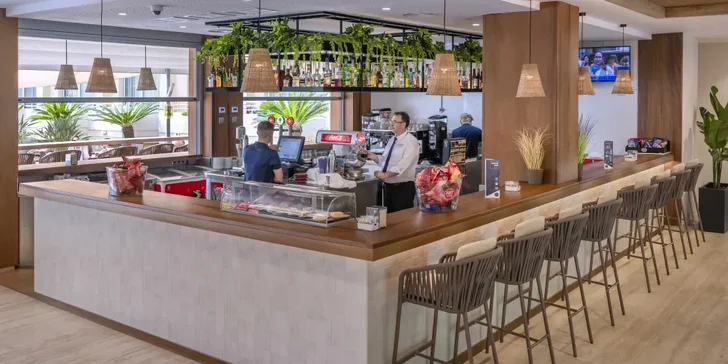 Letecky do Španělska: 4* hotel GHT Oasis Tossa, polopenze, bazén i animační programy