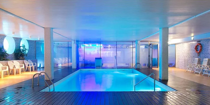 Letecky do Španělska: 4* hotel GHT Oasis Tossa, polopenze, bazén i animační programy