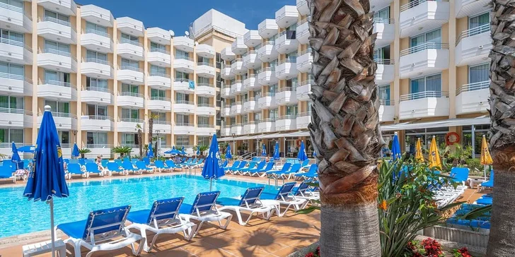 Letecky do Španělska: 4* hotel GHT Oasis Tossa, polopenze, bazén i animační programy