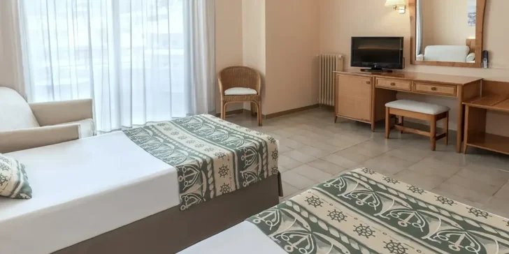 Letecky do Španělska: 4* hotel GHT Oasis Tossa, polopenze, bazén i animační programy