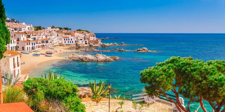 Letecky do Španělska: 4* hotel GHT Oasis Tossa, polopenze, bazén i animační programy