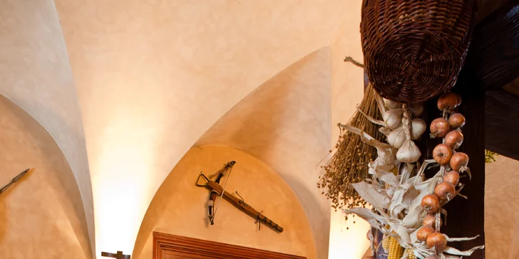 Pohádková romantika v Chateau Zbiroh: večeře v krčmě, wellness a prohlídka zámku