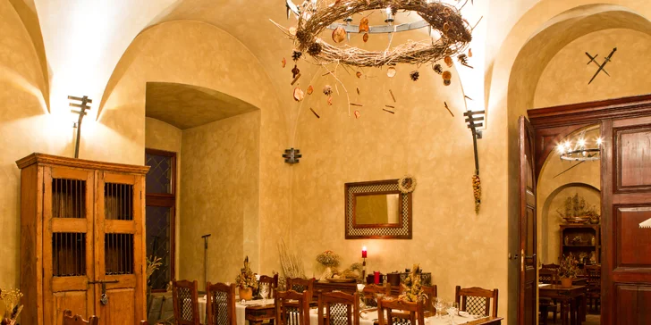 Pohádková romantika v Chateau Zbiroh: večeře v krčmě, wellness a prohlídka zámku