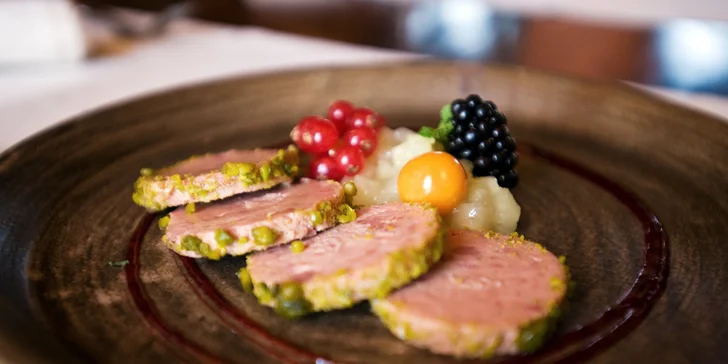 Pohádková romantika v Chateau Zbiroh: večeře v krčmě, wellness a prohlídka zámku