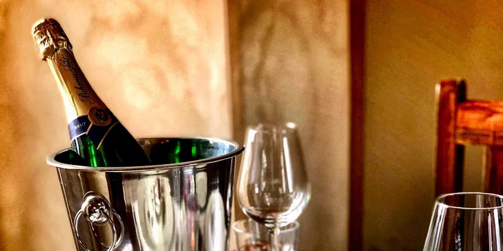 Pohádková romantika v Chateau Zbiroh: večeře v krčmě, wellness a prohlídka zámku