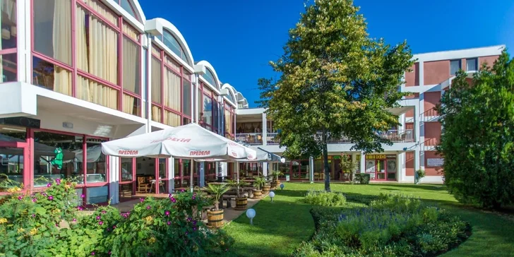 Dovolená v Bulharsku: pobyt ve 4* hotelu Longosa s all inclusive, 200 m od pláže, vč. letenek
