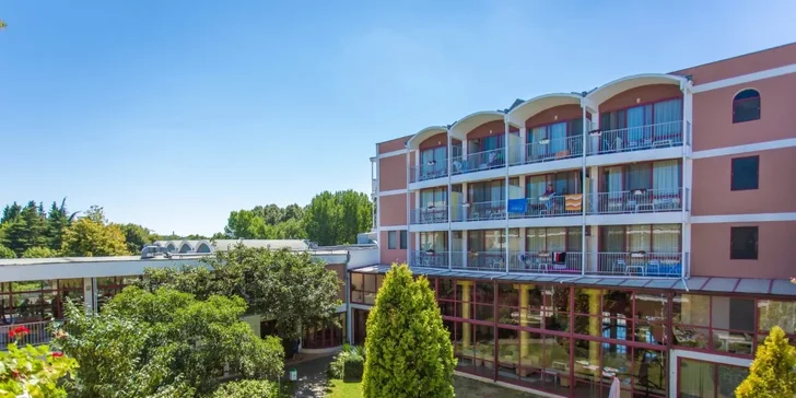 Dovolená v Bulharsku: pobyt ve 4* hotelu Longosa s all inclusive, 200 m od pláže, vč. letenek