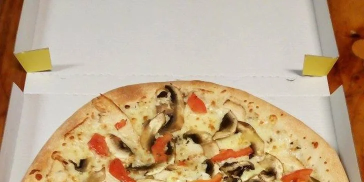 Dvě velké pizzy a jedna malá pizza podle výběru u krásného statku