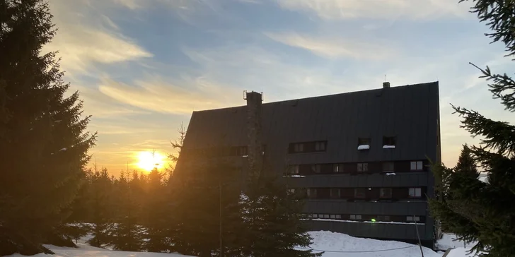 Dovolená v Krkonoších nedaleko Špindlu se stravou, bazénem i zázemím pro děti