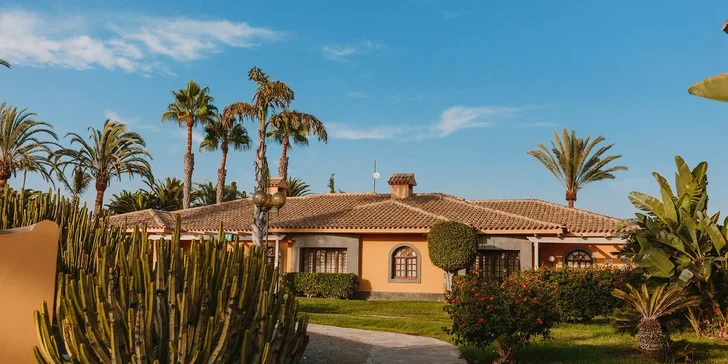 Kanárské ostrovy: 4* hotel Suites & Villas by Dunas, pláž s Modrou vlajkou, bazény, jídlo i letenky