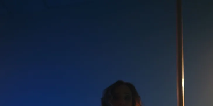 Zažijte pole dance a staňte se hvězdou: příprava na focení, soukromá lekce nebo kurz včetně natáčení